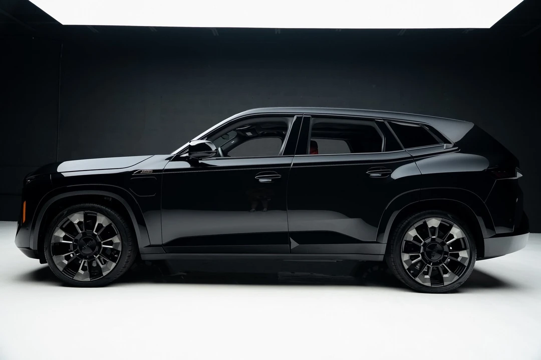 2023 BMW XM - Image 17 of 21