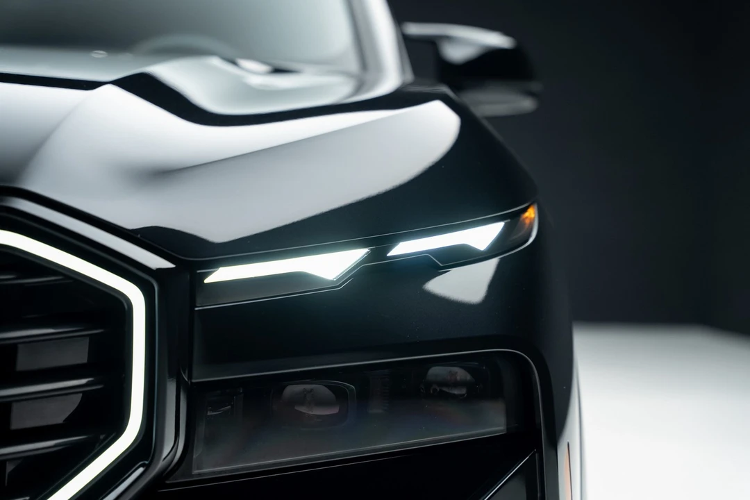 2023 BMW XM - Image 9 of 12
