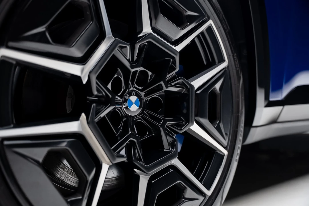 2023 BMW XM - Image 20 of 21