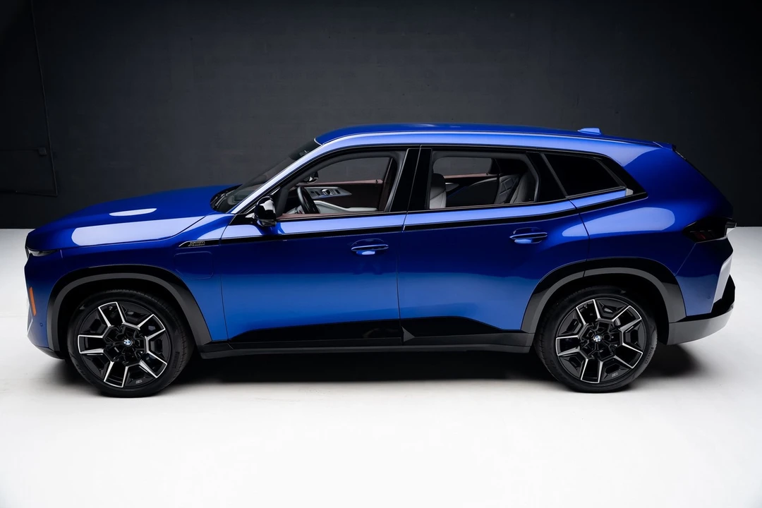 2023 BMW XM - Image 14 of 21
