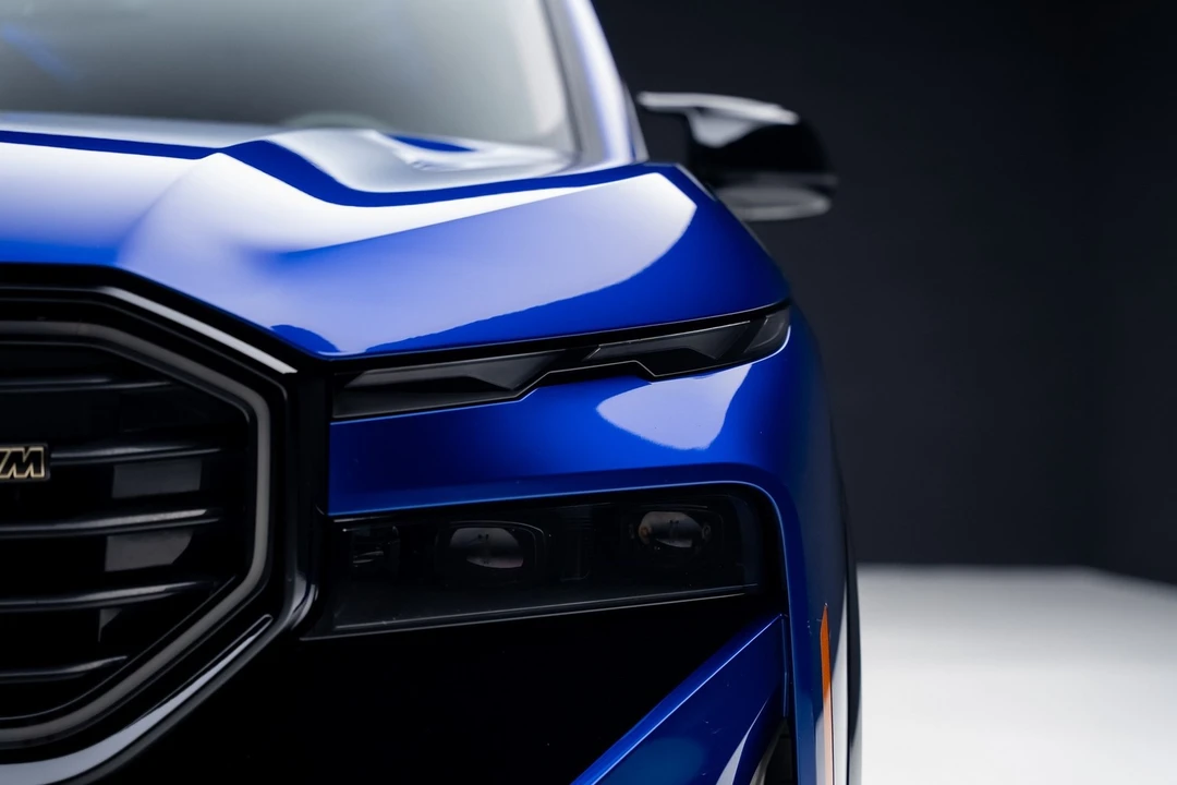 2023 BMW XM - Image 9 of 12