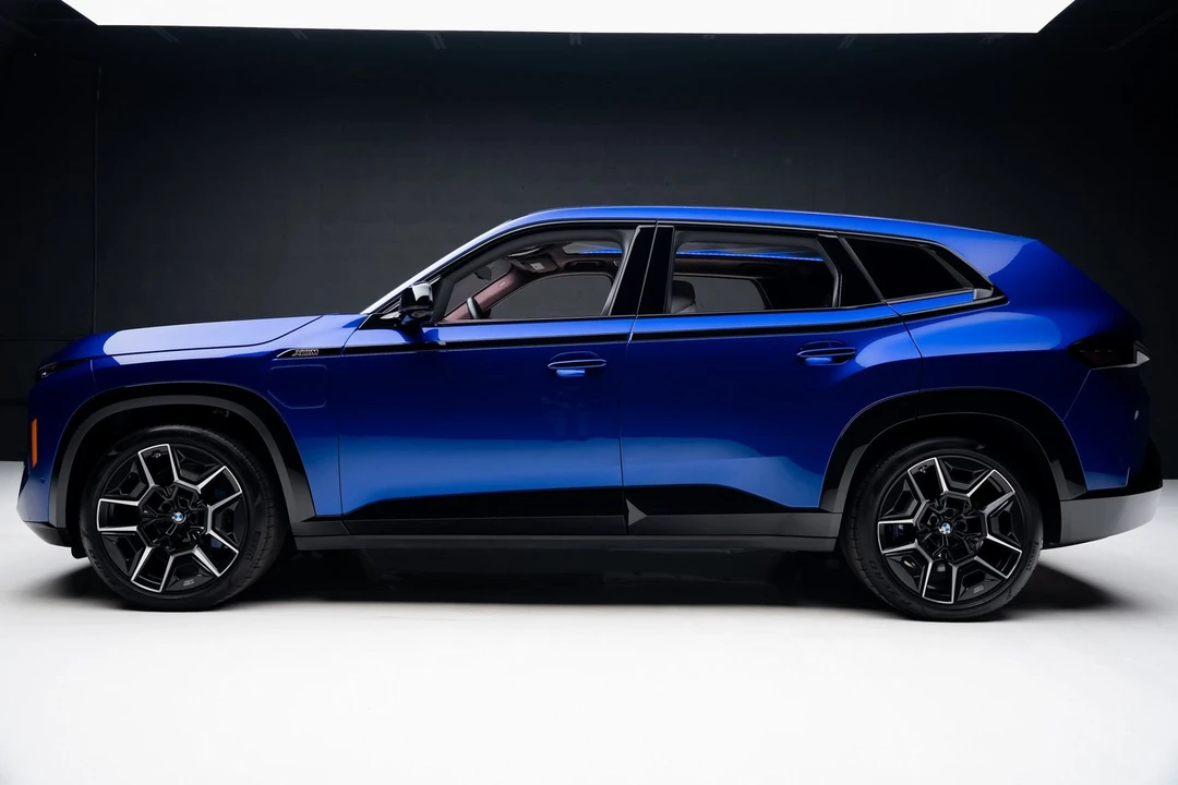 2023 BMW XM - Image 15 of 21