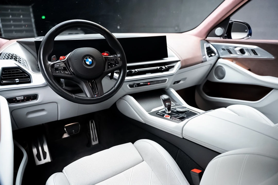 2023 BMW XM - Image 2 of 12