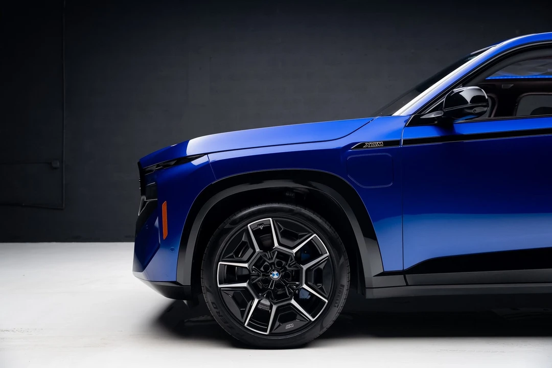 2023 BMW XM - Image 16 of 21