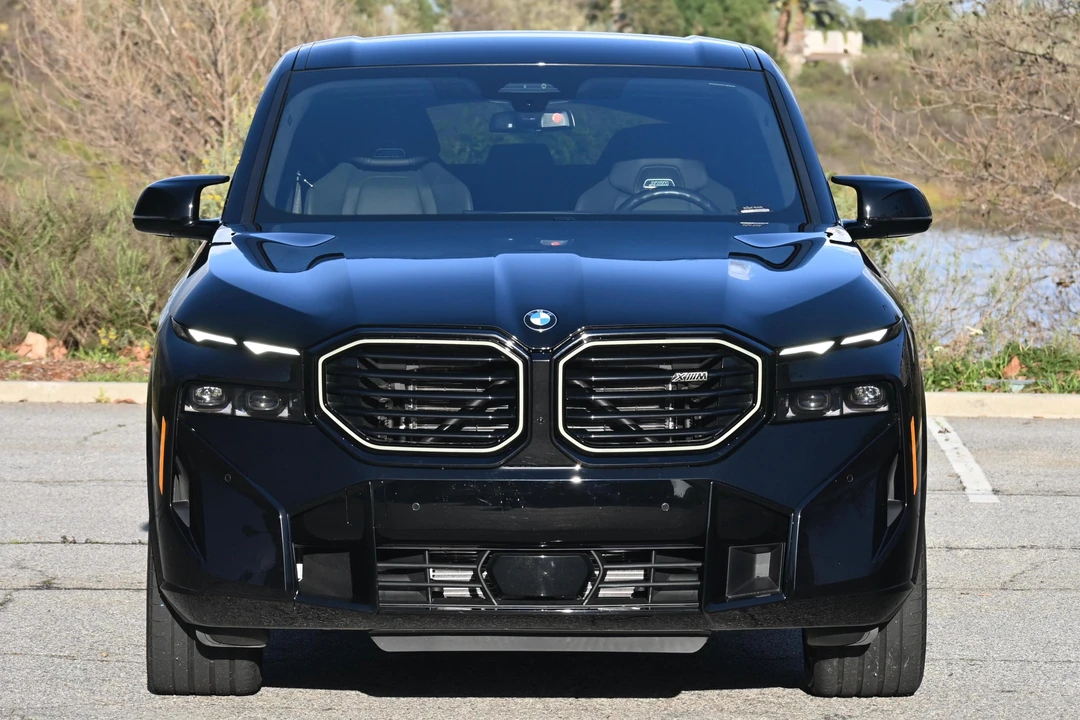 2023 BMW XM - Image 2 of 11
