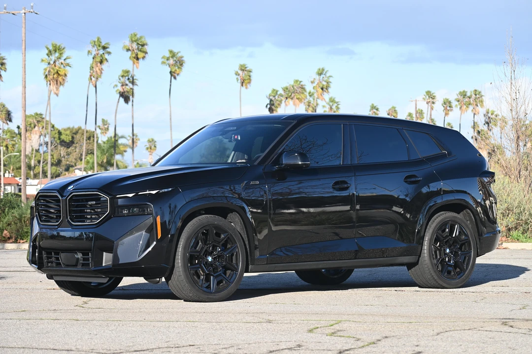 2023 BMW XM - Image 8 of 11