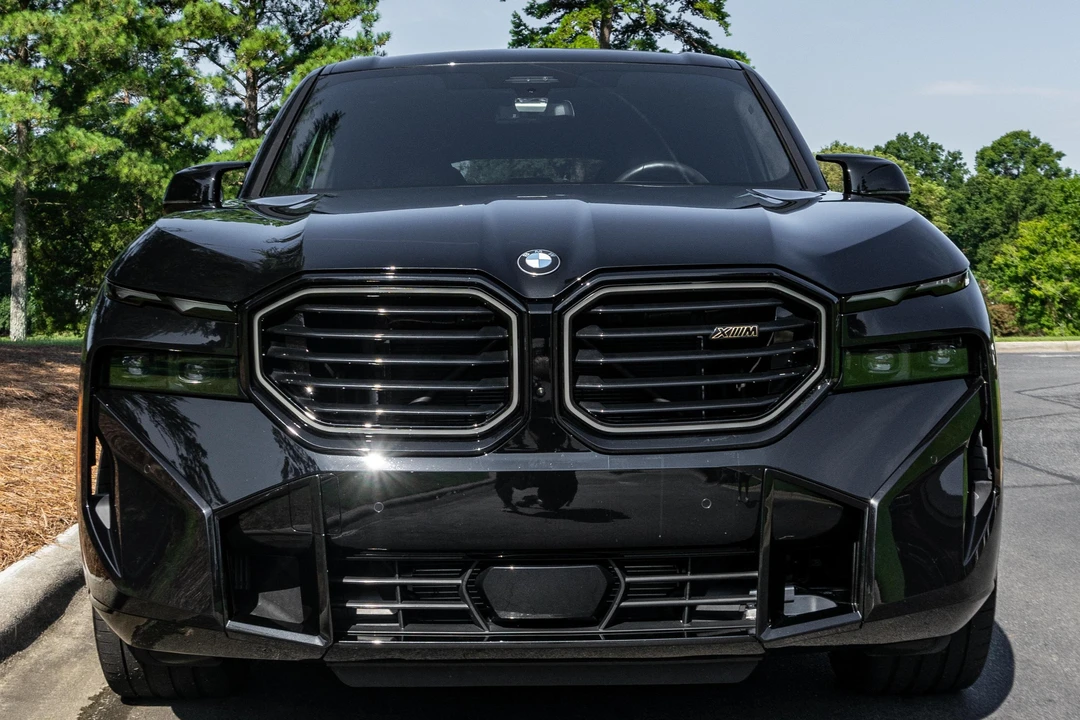 2023 BMW XM - Image 2 of 31
