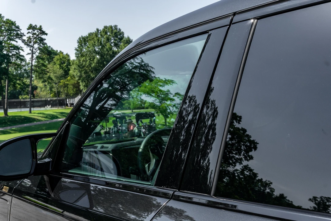 2023 BMW XM - Image 25 of 31