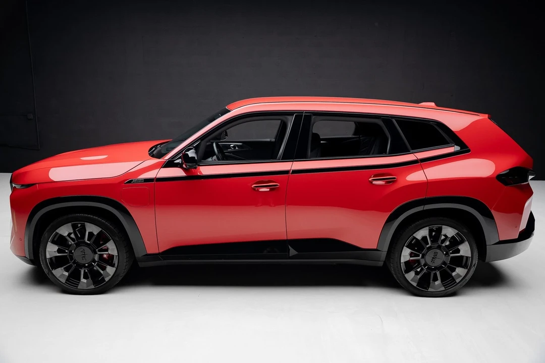 2023 BMW XM - Image 16 of 21