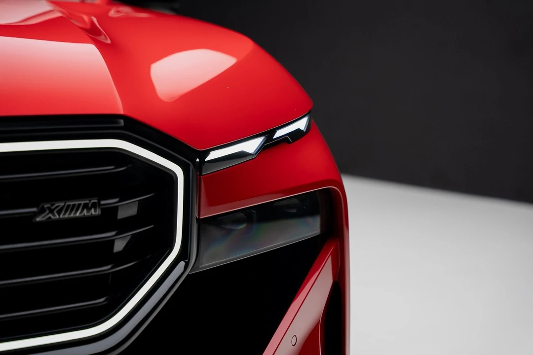 2023 BMW XM - Image 9 of 12