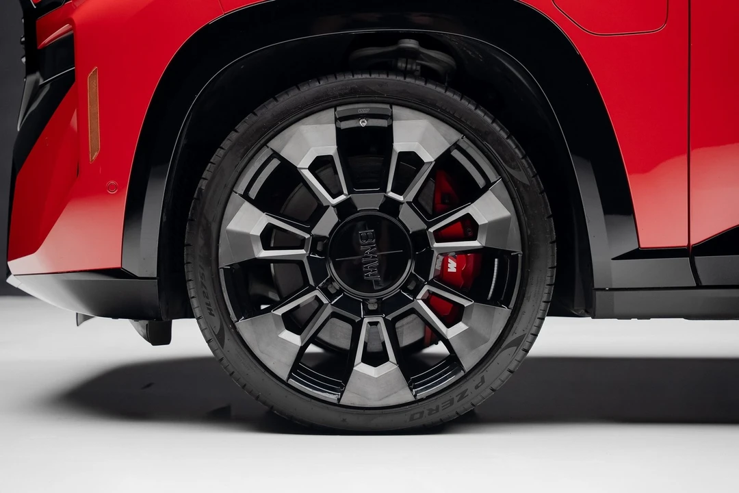 2023 BMW XM - Image 19 of 21