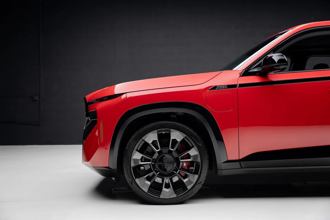2023 BMW XM - Image 18 of 21