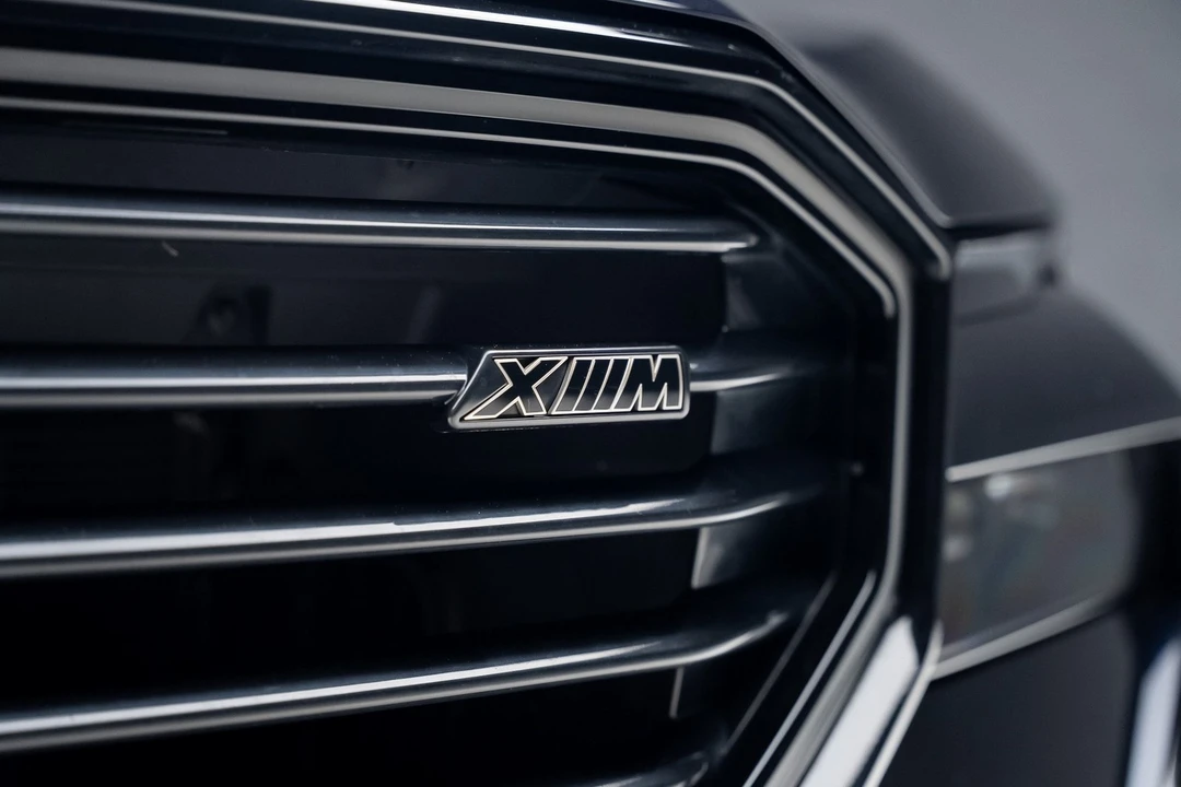2023 BMW XM - Image 13 of 21