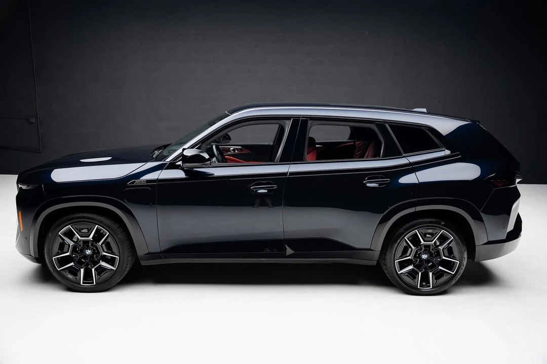 2023 BMW XM - Image 16 of 21