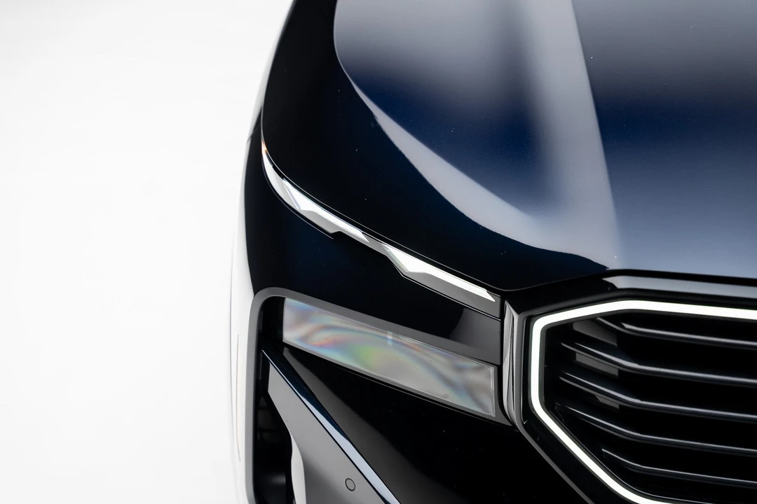 2023 BMW XM - Image 11 of 21