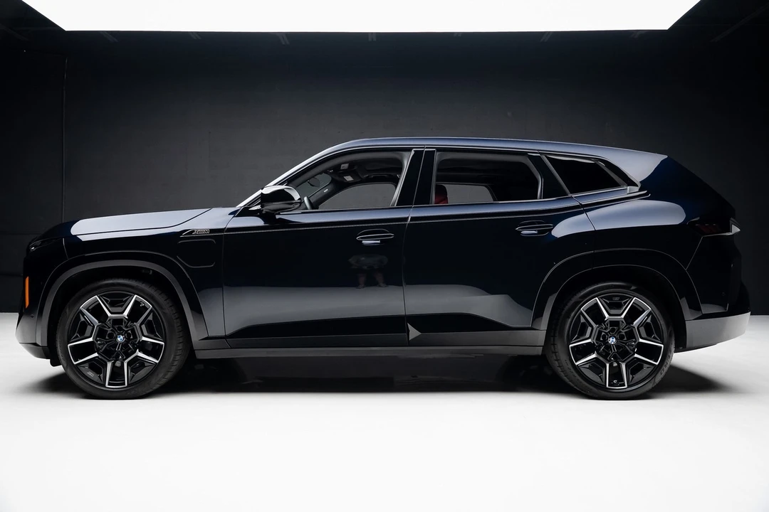 2023 BMW XM - Image 17 of 21