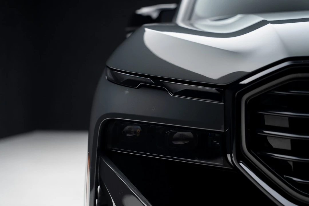 2023 BMW XM - Image 8 of 12