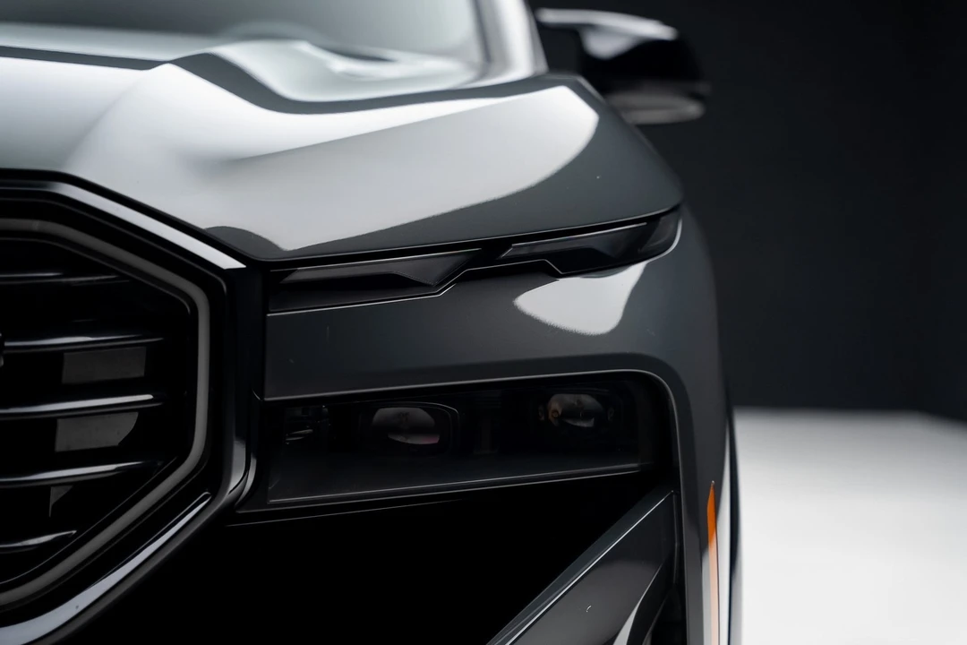 2023 BMW XM - Image 9 of 12