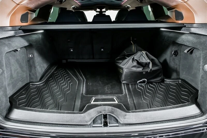 2023 BMW XM - Image 16 of 21