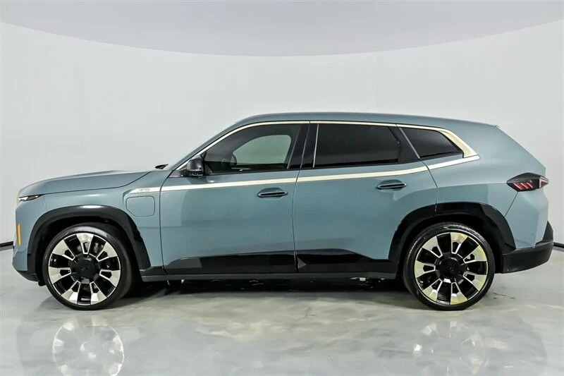 2023 BMW XM - Image 8 of 21