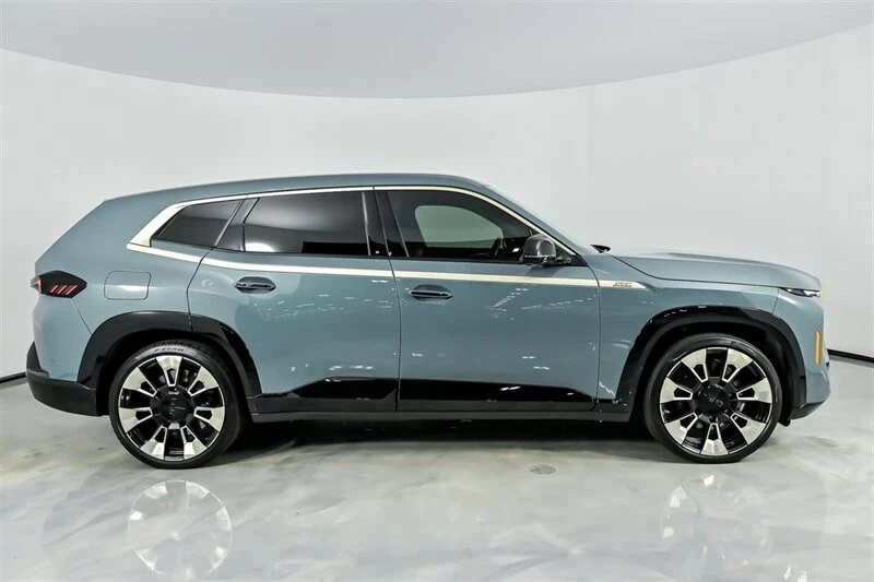 2023 BMW XM - Image 14 of 21