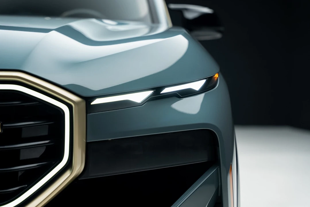 2023 BMW XM - Image 9 of 21