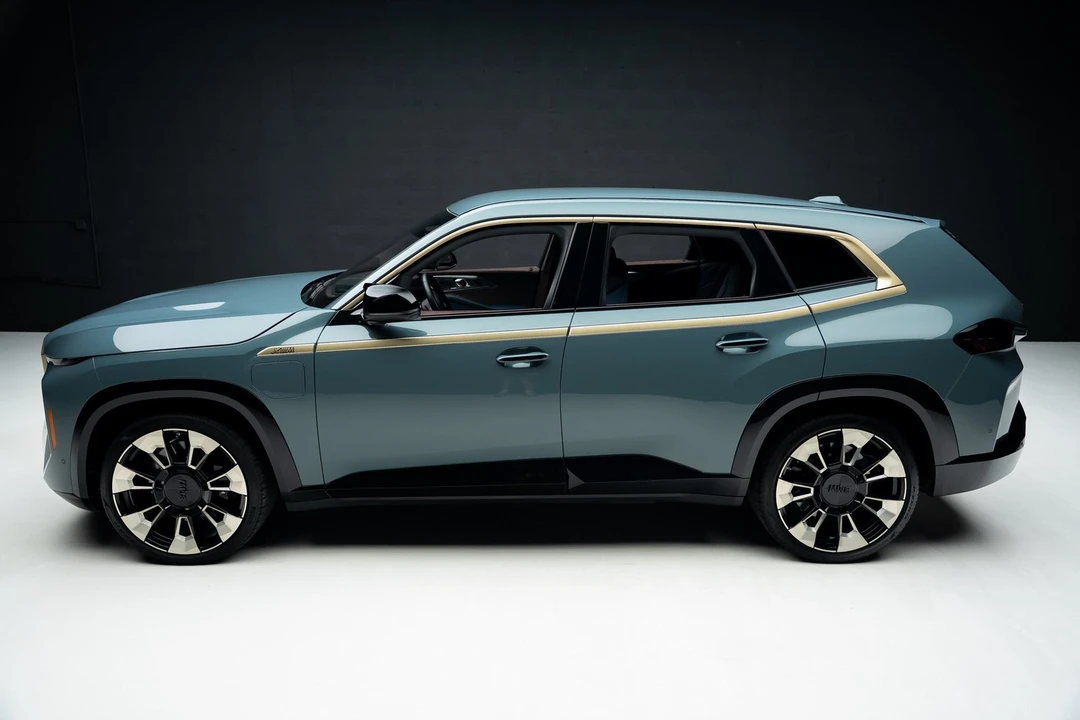 2023 BMW XM - Image 16 of 21