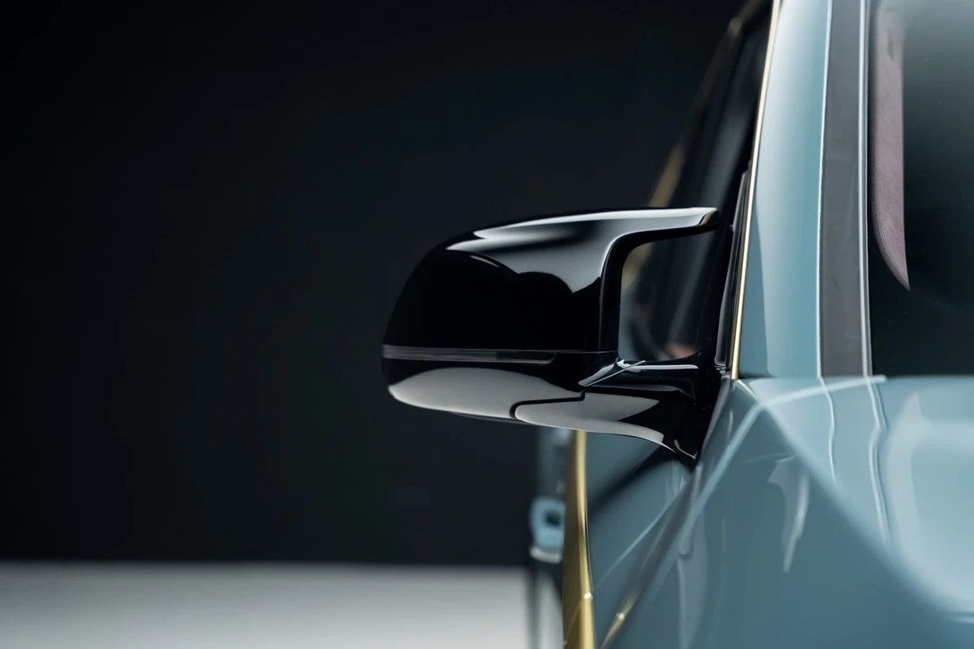2023 BMW XM - Image 14 of 21