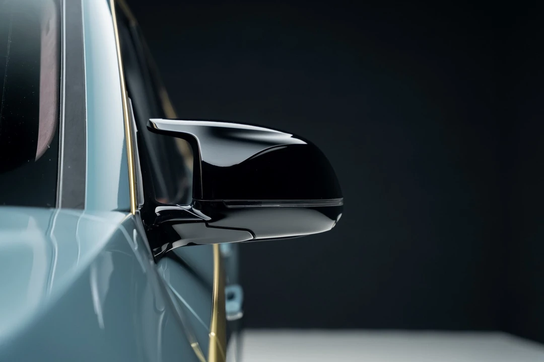 2023 BMW XM - Image 15 of 21