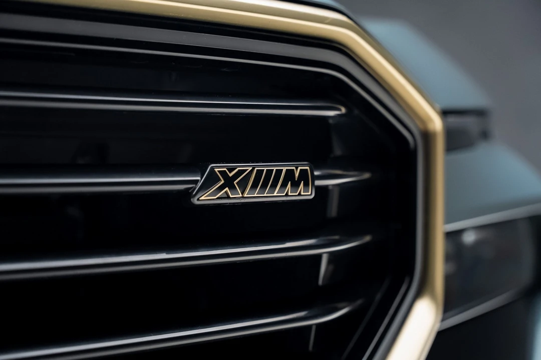 2023 BMW XM - Image 12 of 21