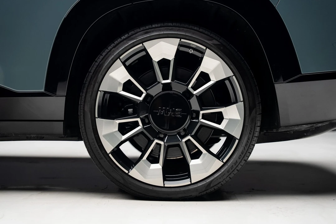2023 BMW XM - Image 20 of 21