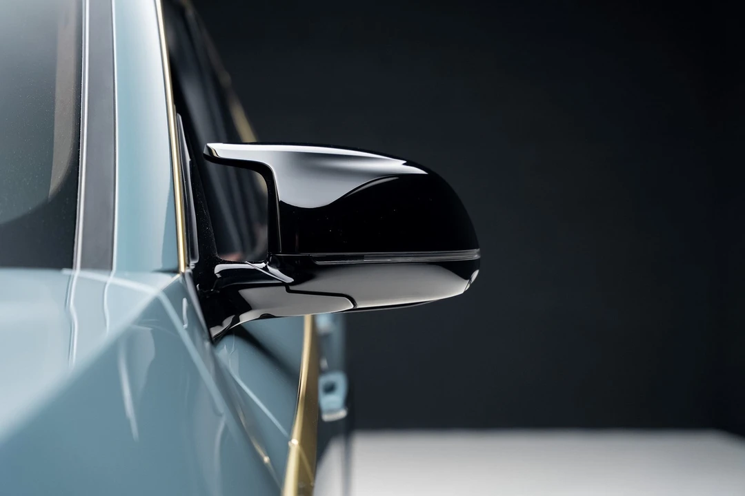 2023 BMW XM - Image 14 of 21