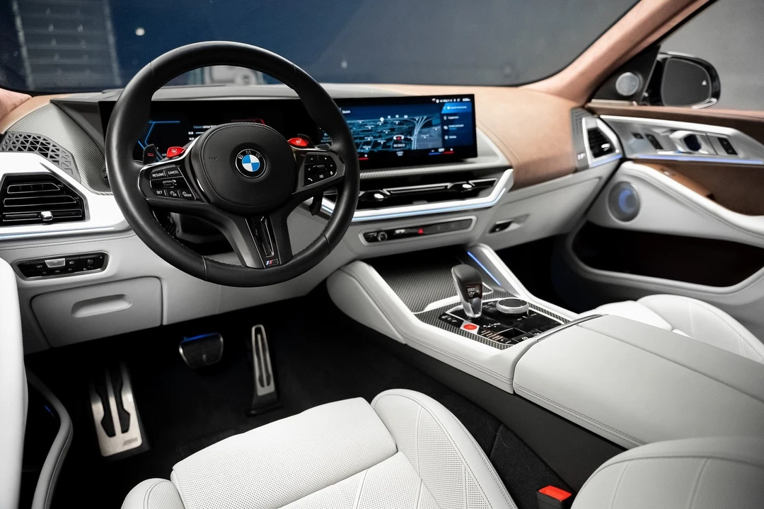 2023 BMW XM - Image 2 of 21