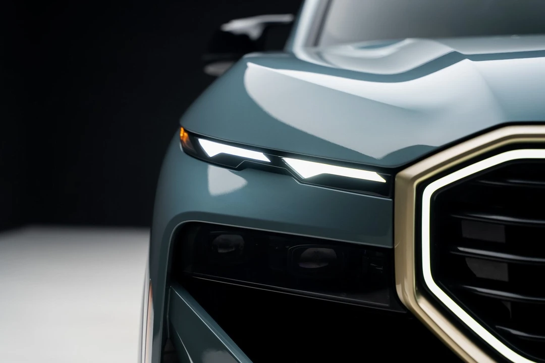 2023 BMW XM - Image 7 of 21
