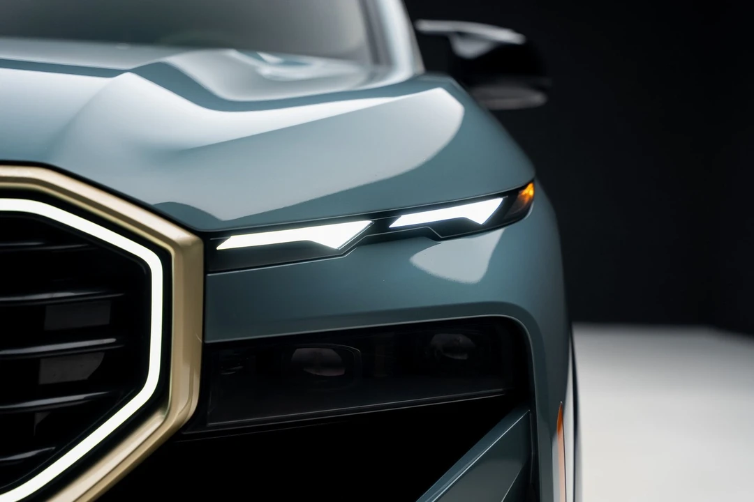 2023 BMW XM - Image 8 of 21
