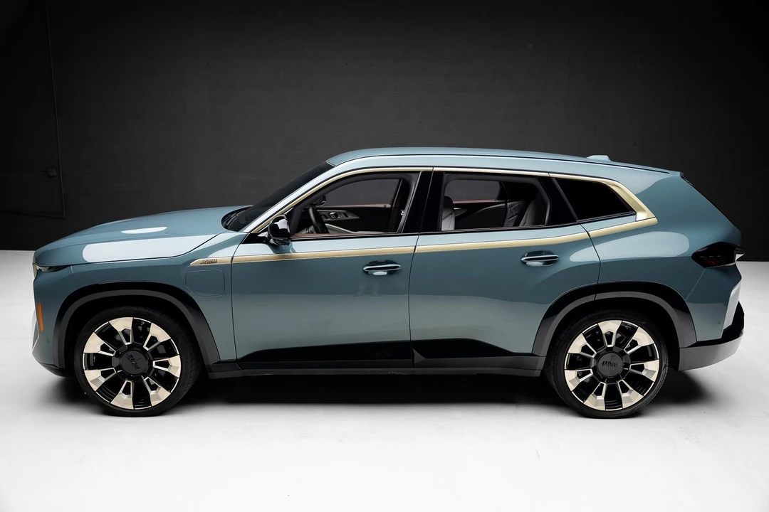 2023 BMW XM - Image 15 of 21