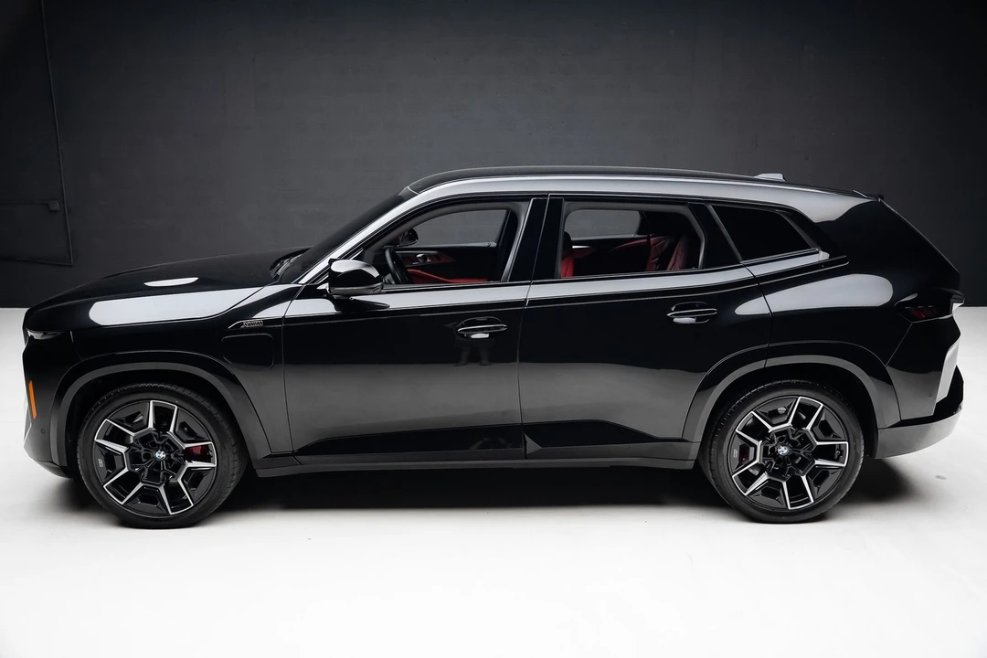 2023 BMW XM - Image 17 of 21