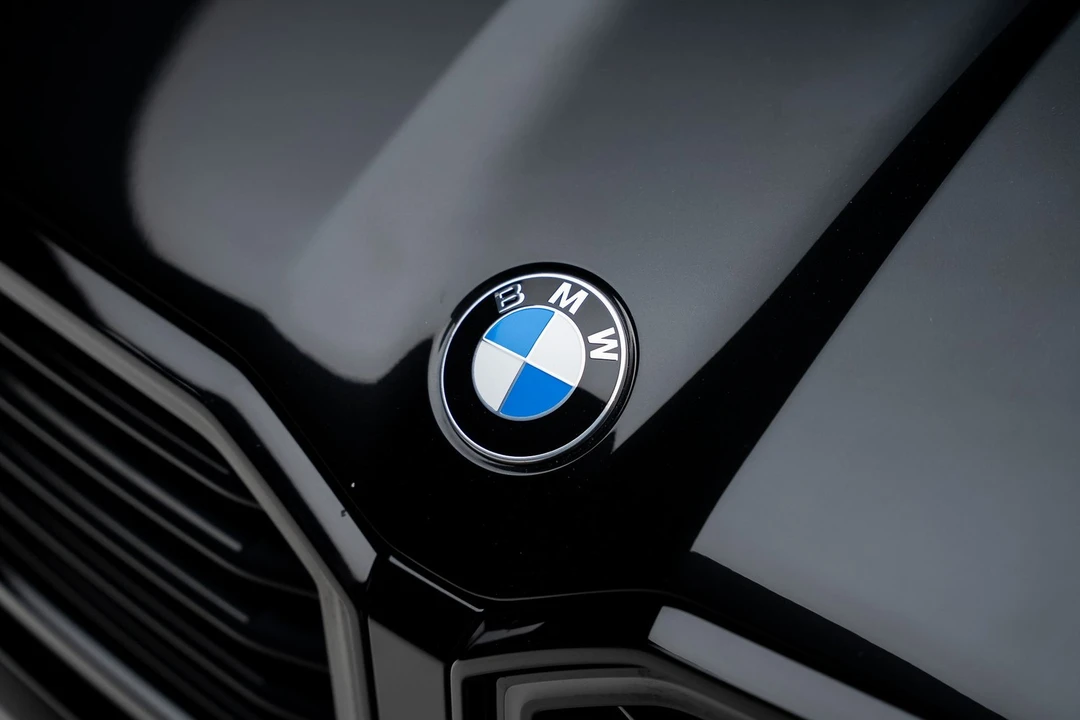 2023 BMW XM - Image 13 of 21