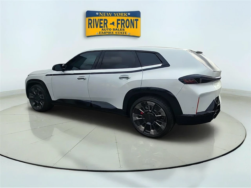 2023 BMW XM - Image 5 of 29
