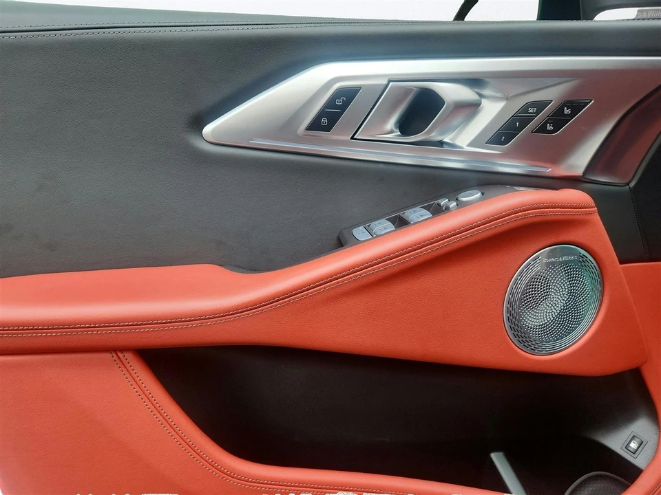 2023 BMW XM - Image 18 of 29