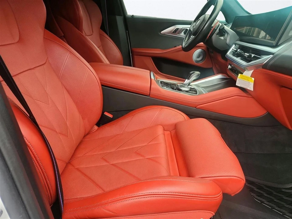 2023 BMW XM - Image 21 of 29