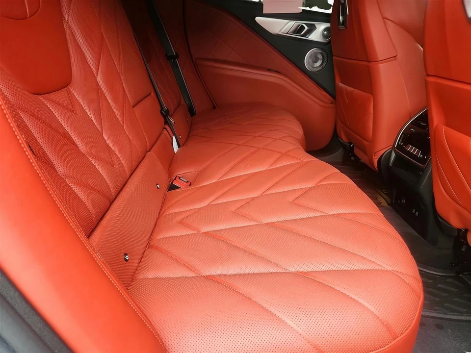 2023 BMW XM - Image 23 of 29