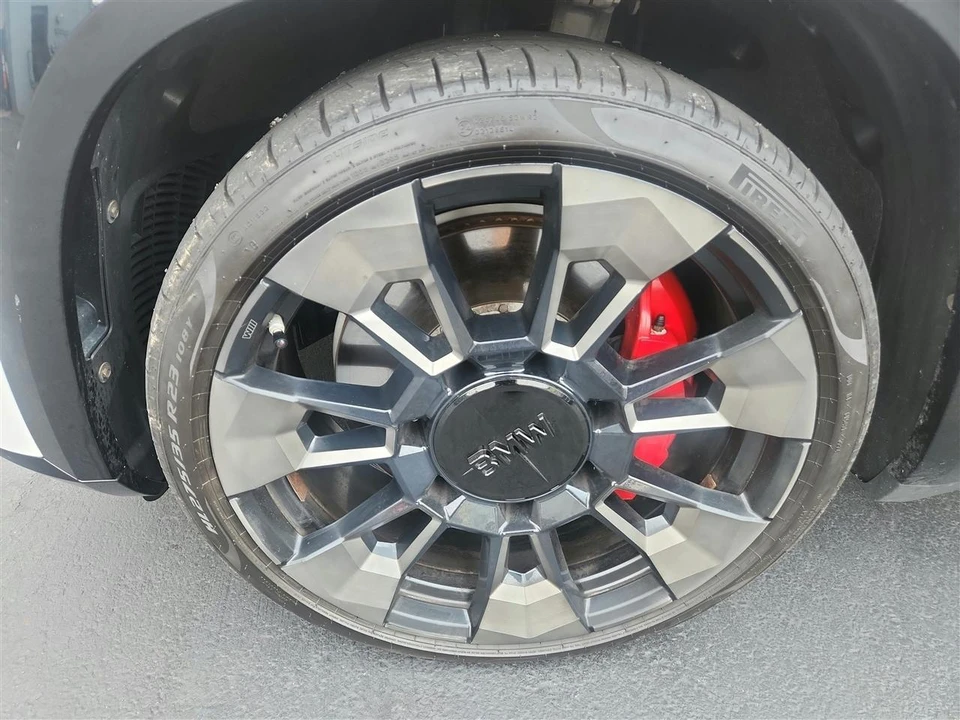 2023 BMW XM - Image 26 of 29