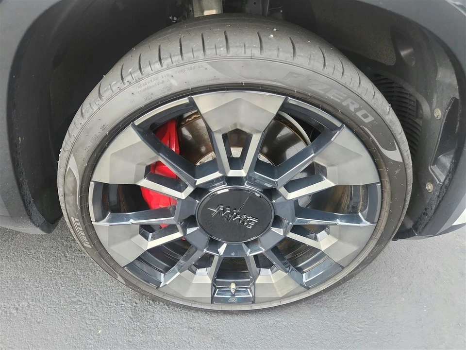 2023 BMW XM - Image 28 of 29