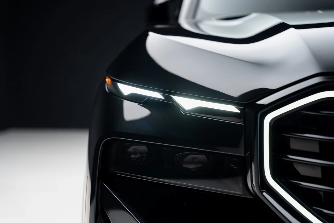 2023 BMW XM - Image 8 of 12