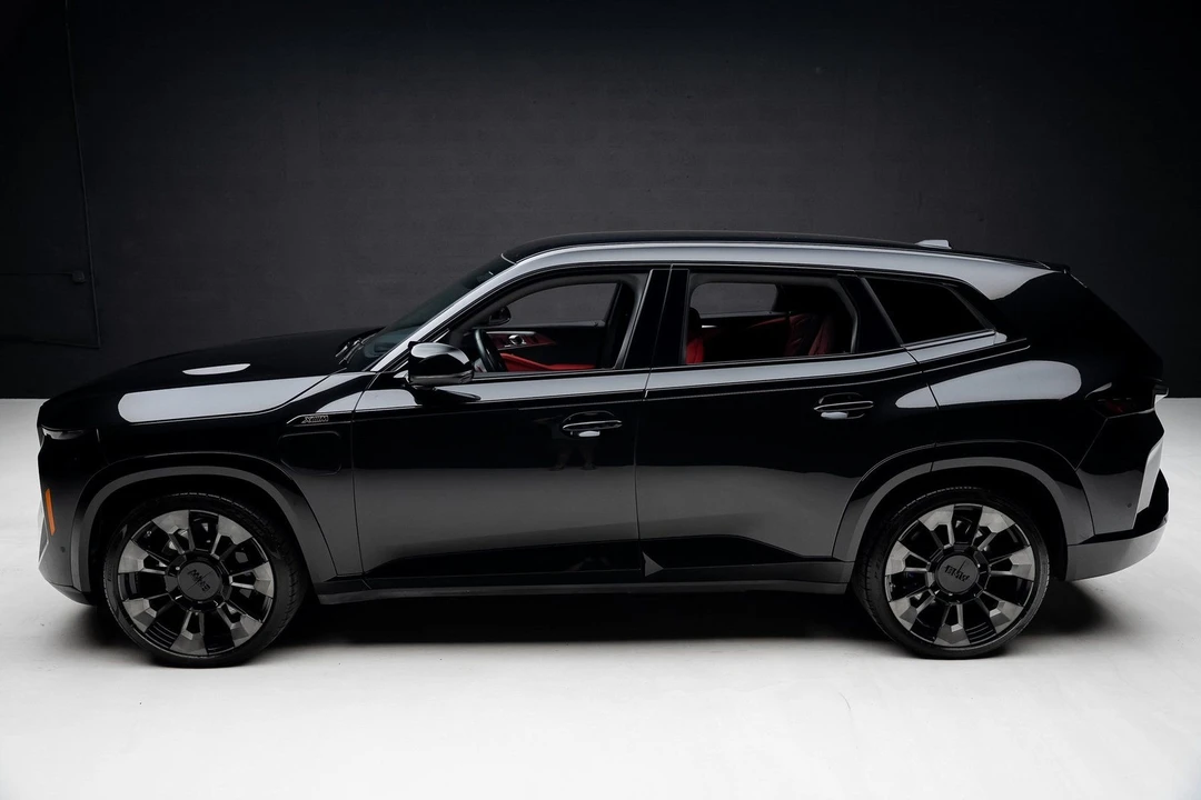 2023 BMW XM - Image 16 of 21