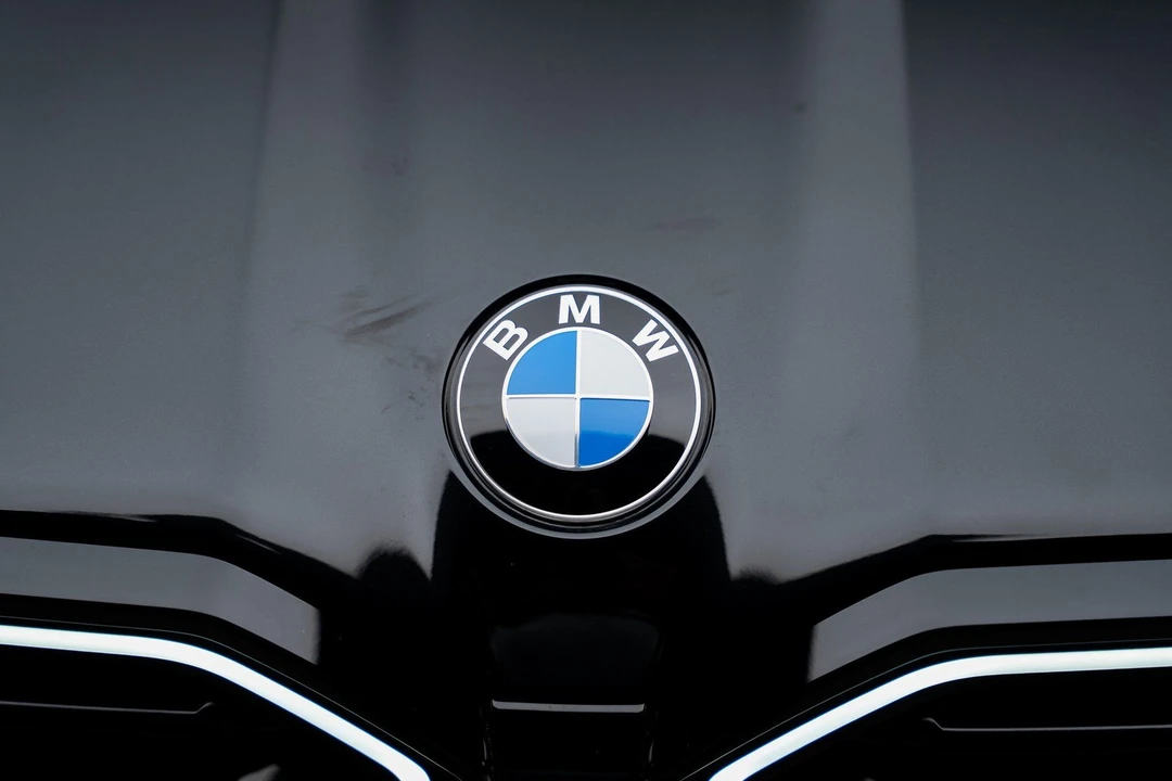 2023 BMW XM - Image 12 of 21