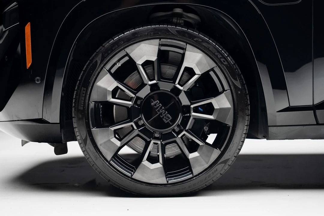 2023 BMW XM - Image 19 of 21