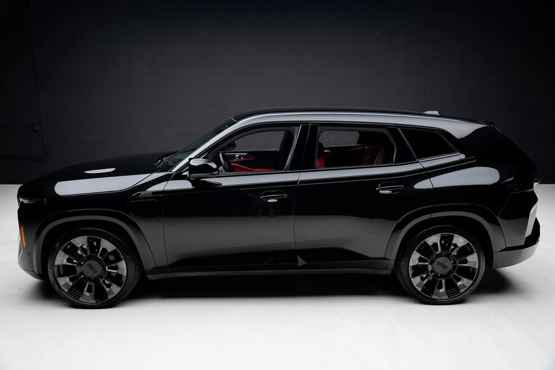 2023 BMW XM - Image 16 of 21