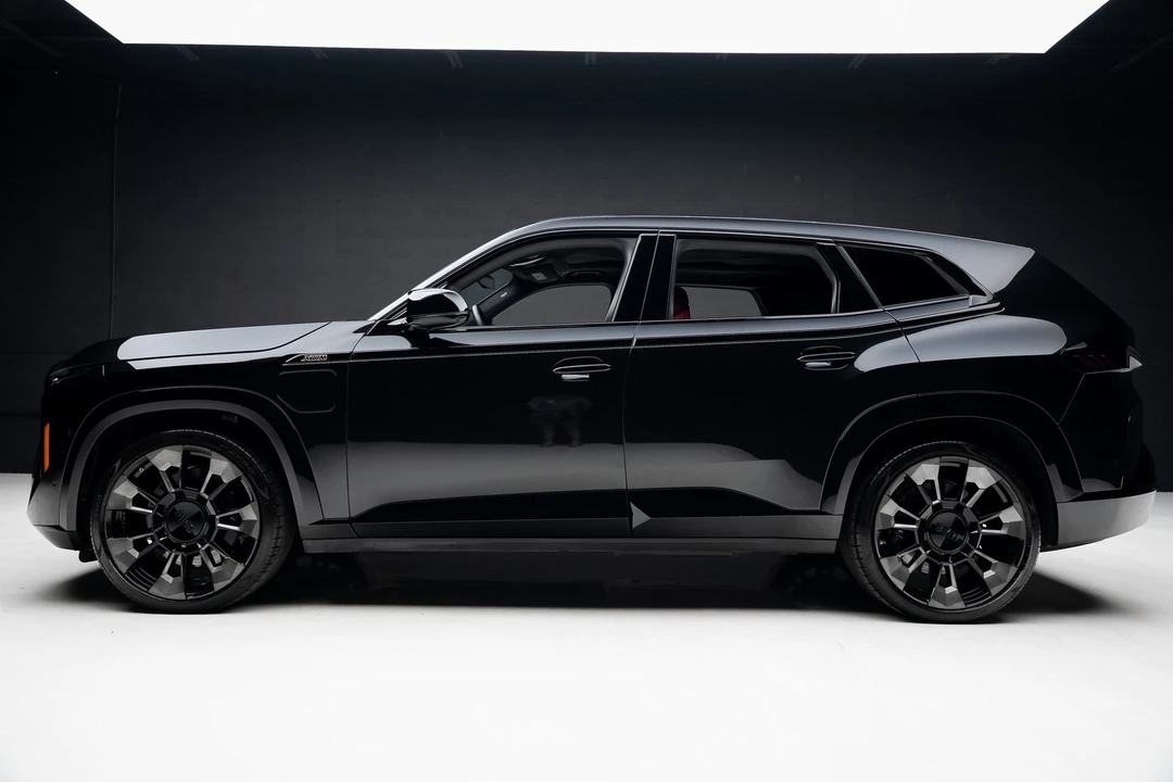 2023 BMW XM - Image 17 of 21